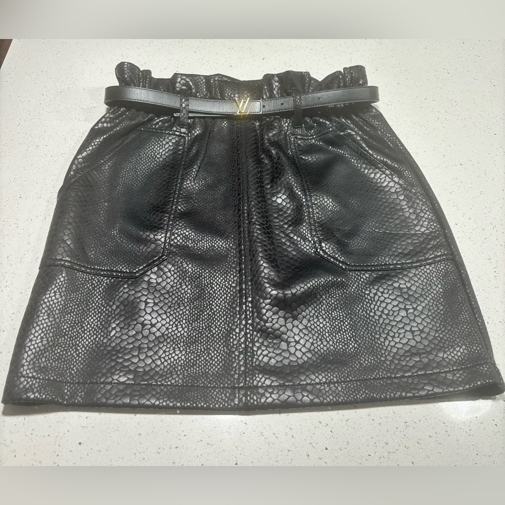 Chic Simplicity: HAUTE MONDE Black Skirt Size S- Belt NO including